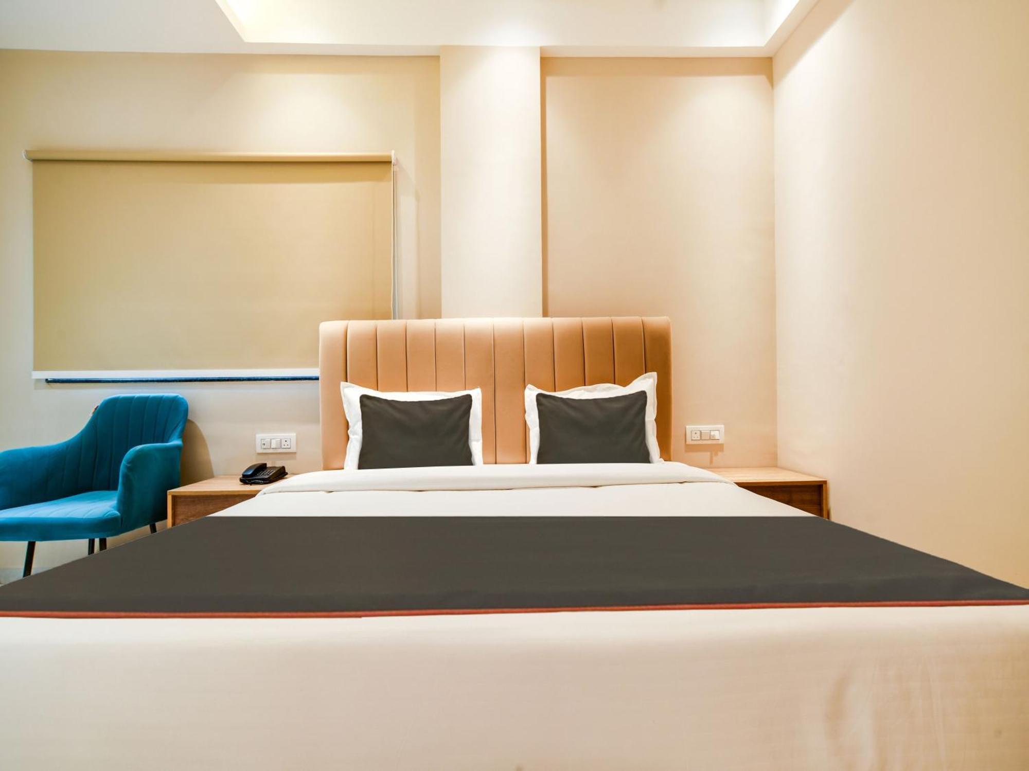 Collection O Hotel Mint Индаур Экстерьер фото
