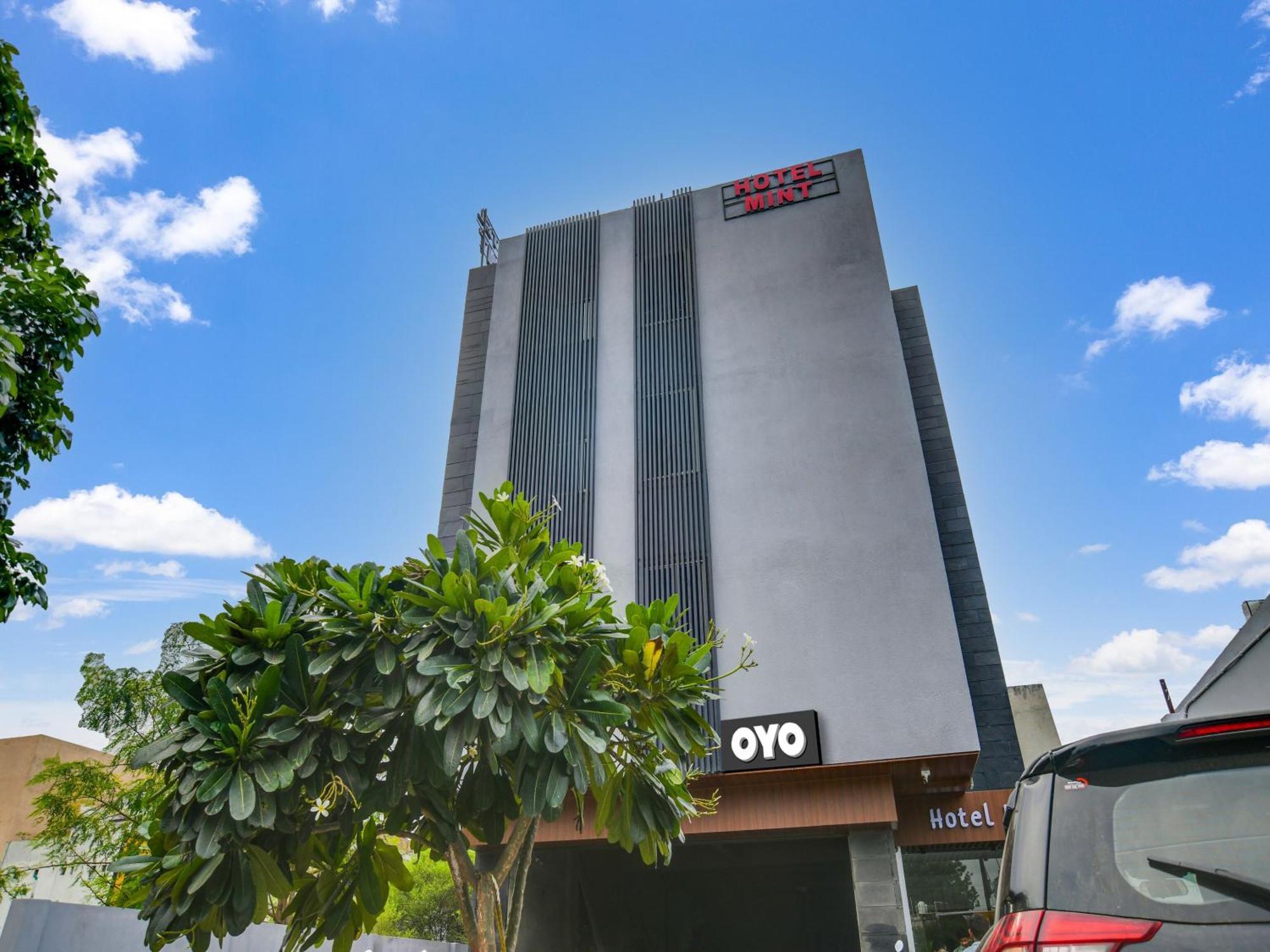 Collection O Hotel Mint Индаур Экстерьер фото