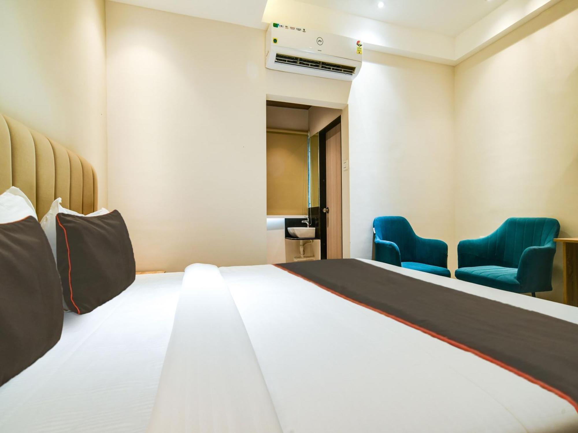 Collection O Hotel Mint Индаур Экстерьер фото